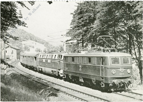 gemeinsam bergan. 1141.07 und diesellokomotive 2020.01 auf der semmeringrampe