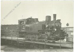lokomotive 792.1068 auf der drehscheibe in der zf.. wien ost