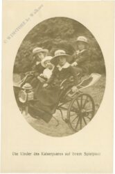 die kinder des kaiserpaares auf ihrem spielplatz