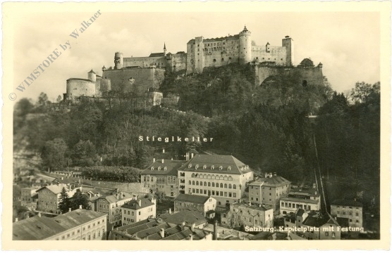 salzburg, kapitelplatz mit festung