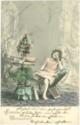 weihnachten: kind beim christbaum