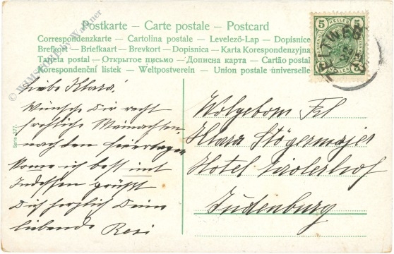 weihnachten: kind vor dem christbaum