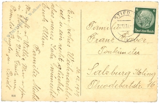 weihnachten: tannenzweige mit zapfen und reh