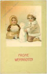 weihnachten: zwei mädchen bauen einen schneemann