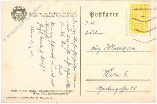 weihnachten: am festlich gedeckten tisch