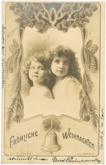 weihnachten: zwei kinder mit weihnachtsglocke weihnachten: zwei kinder mit weihnachtsglocke