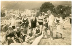 gruppenbild, damenrunde am strand