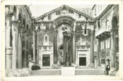 split, peristil
