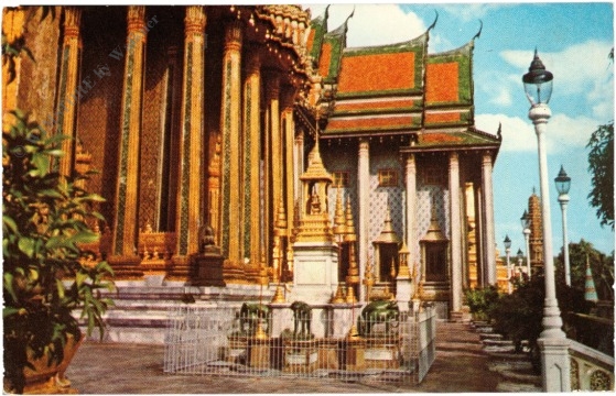 bangkok, scene of the emerald buddha temple