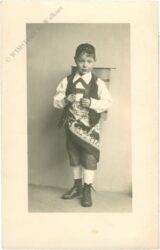 kind in tracht