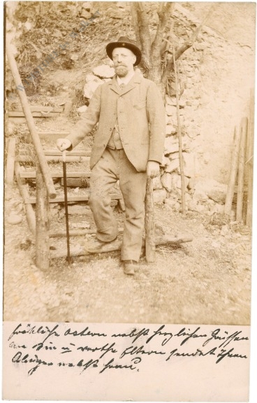 mann mit spazierstock