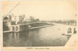 taranto, ponte girevole chiuso