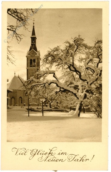 neujahr verschneite kirche