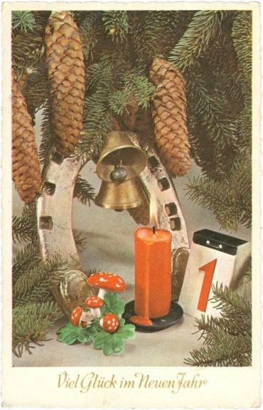 neujahr kerze mit glücksbringer