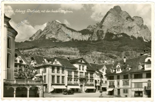 schwyz, dorfplatz mit beiden mythen schwyz, dorfplatz mit beiden mythen