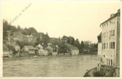 flussbett durch die stadt