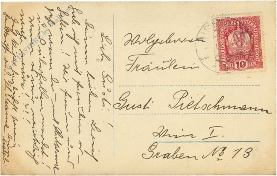 neujahr mädchen mit glücksbringer
