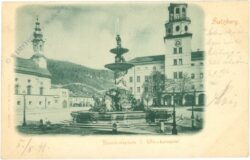 salzburg, residenzplatz mit glockenspiel