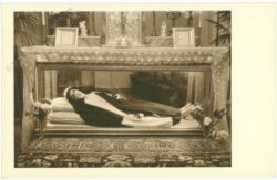 innsbruck, theresienschrein in der kapelle des missionsintitutes ss. trinitas