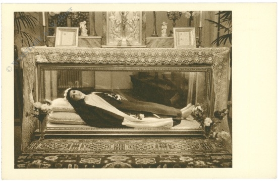 innsbruck, theresienschrein in der kapelle des missionsintitutes ss. trinitas