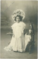 mädchen mit schirm