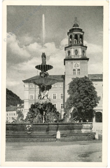 salzburg, hofbrunnen mit glockenspiel salzburg, hofbrunnen mit glockenspiel
