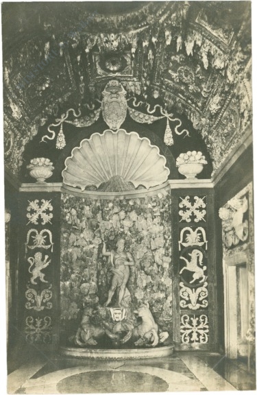 salzburg, schloss hellbrunn, regengrotte mit neptun