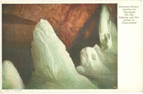 dachstein, rieseneishöhle, eisberge und eissäulen im parzivaldom