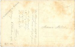 dame in tuch gehüllt