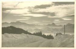 blick ins verschneite tal