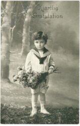 glückwünsche, bub mit blumen