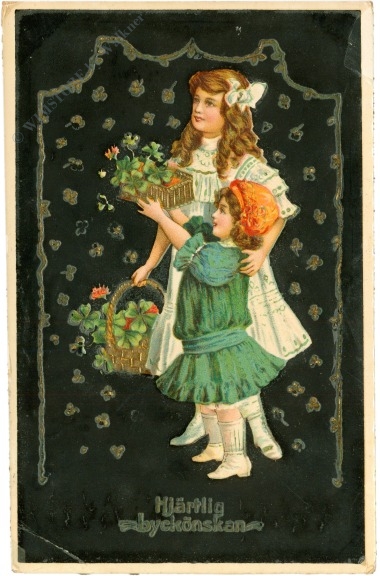 mädchen mit kleeblättern
