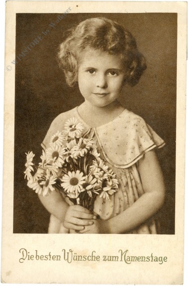 namenstag mädchen mit blumen