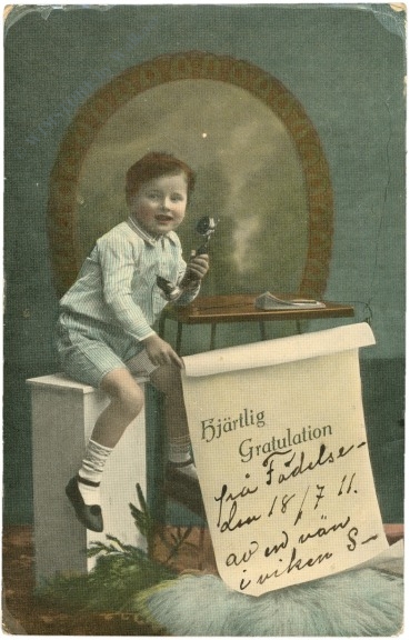 glückwünsche, bub mit telefonhörer
