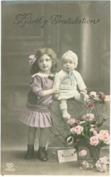 glückwünsche, zwei kinder mit rosen
