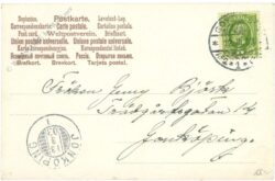 kinder auf einer parkbank