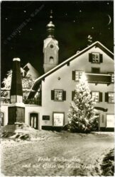 weihnachten verschneites haus bei nacht