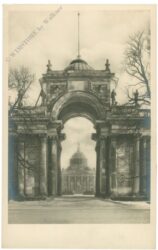 potsdam, blick durch das mitteltor der kolonnaden