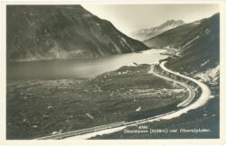 oberalpsee mit oberalpbahn