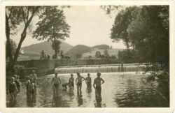 kinder baden im see