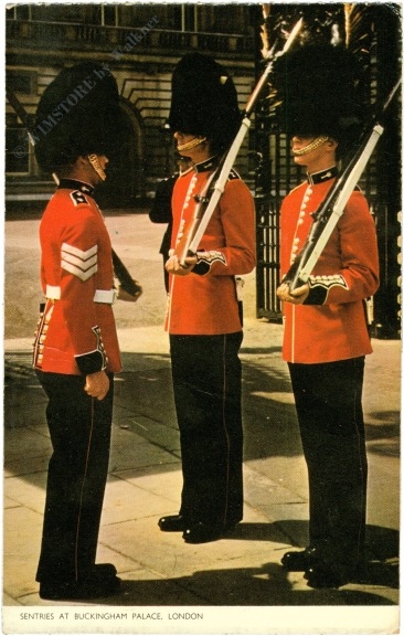 london, sentries at buckingham palace