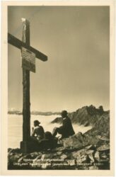 innsbruck, nordkettenbahn, Über dem nebelmeer am gipfelkreuz des hafelekars