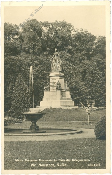 wiener neustadt, maria theresien monument im park der kriegsschule wiener neustadt, maria theresien monument im park der kriegsschule