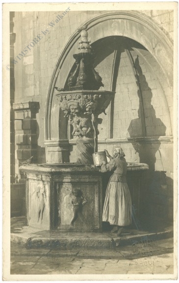 frau am brunnen frau am brunnen
