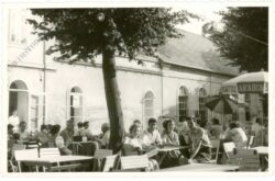 familie im gastgarten