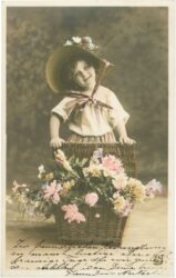 kind mit blumenkiste