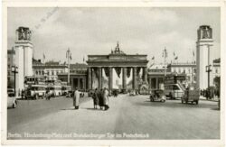 berlin, hindenburg platz und brandenburger tor im festschmuck