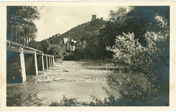 baden, motiv im helenental mit ruine rauheneck