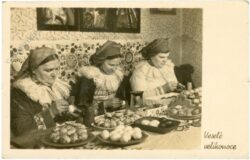 ostern, frauen schälen eier