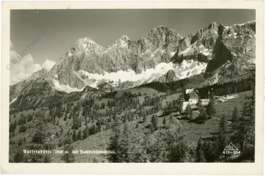 ramsau, austriahütte mit dachsteinsüdwänden ramsau, austriahütte mit dachsteinsüdwänden